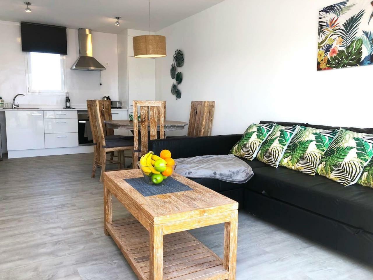 Sea Breeze With Shared Pool And Near The Beach Apartment กอสตา เตกีสเซ ภายนอก รูปภาพ
