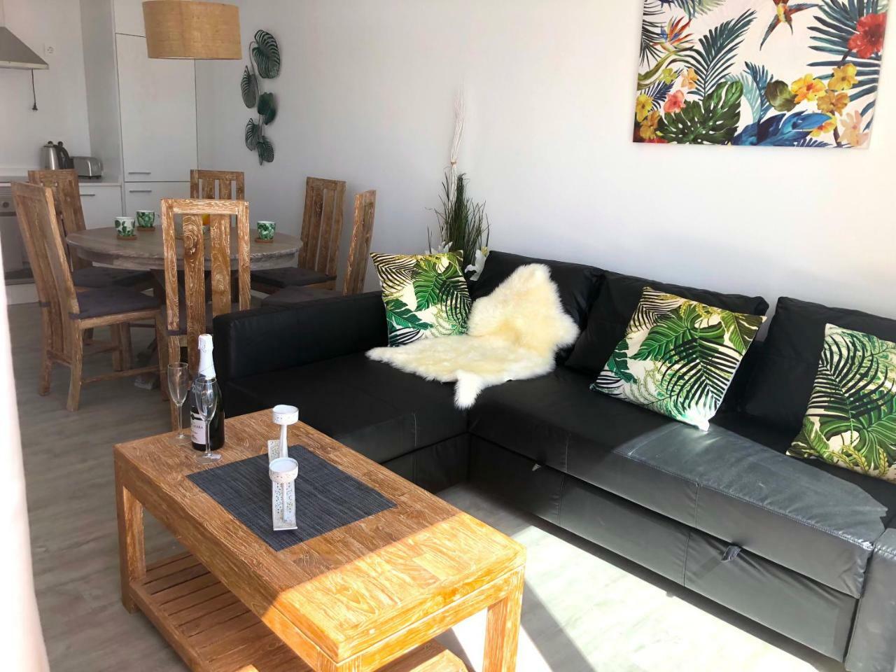 Sea Breeze With Shared Pool And Near The Beach Apartment กอสตา เตกีสเซ ภายนอก รูปภาพ